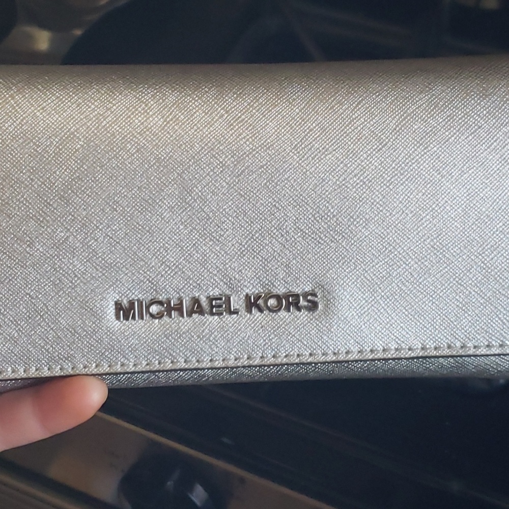 Michael Kors Silver Wallet. Matches purse listed